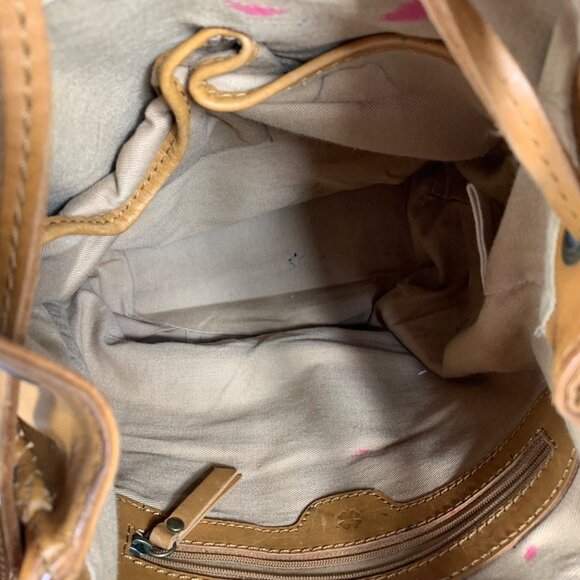 Vintage FOSSIL Camel Tan Leather Drawstring Bucket Shoulder Bag Tassel Charm - Picture 10 of 16